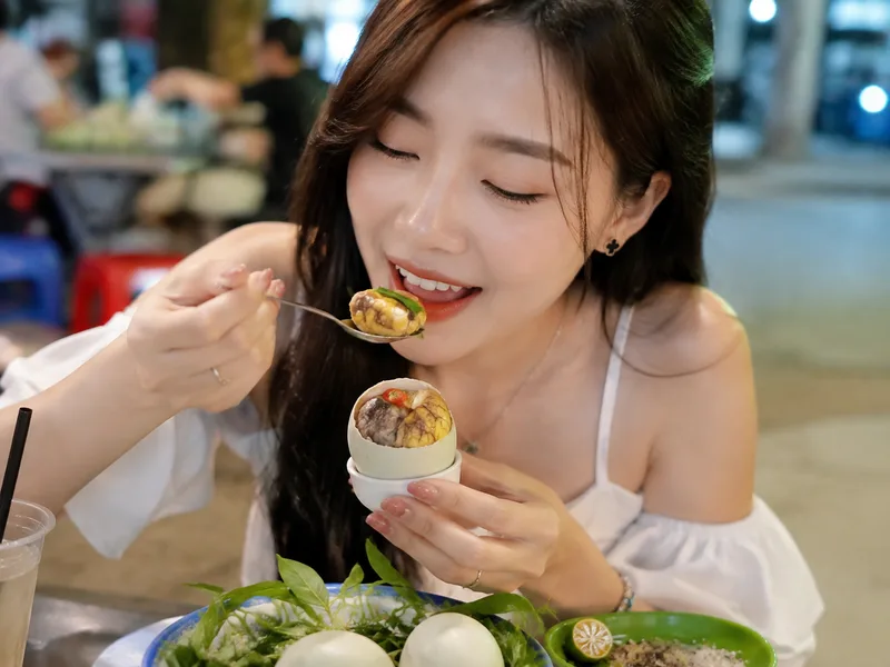 Luộc chín hoàn toàn giúp trứng vịt lộn an toàn hơn và hạn chế nguy cơ từ vi khuẩn gây bệnh.